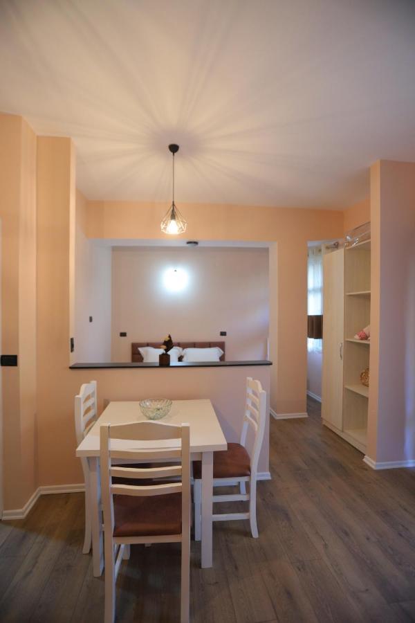 D1 Rooms & Apartments Тирана Экстерьер фото
